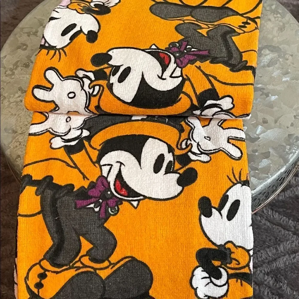 Disney Halloween 3 piece set with 2 towels & mitt